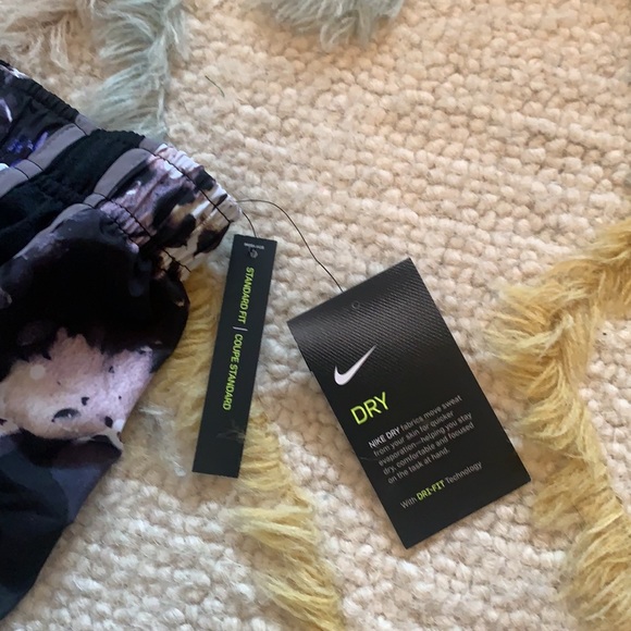 Nike floral shorts - Picture 7 of 17